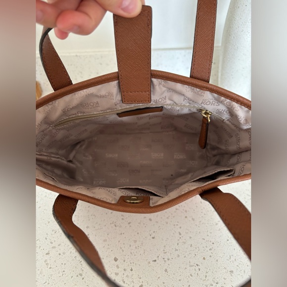 MICHAEL KORS mini purse !! Barely worn out! - Picture 4 of 4